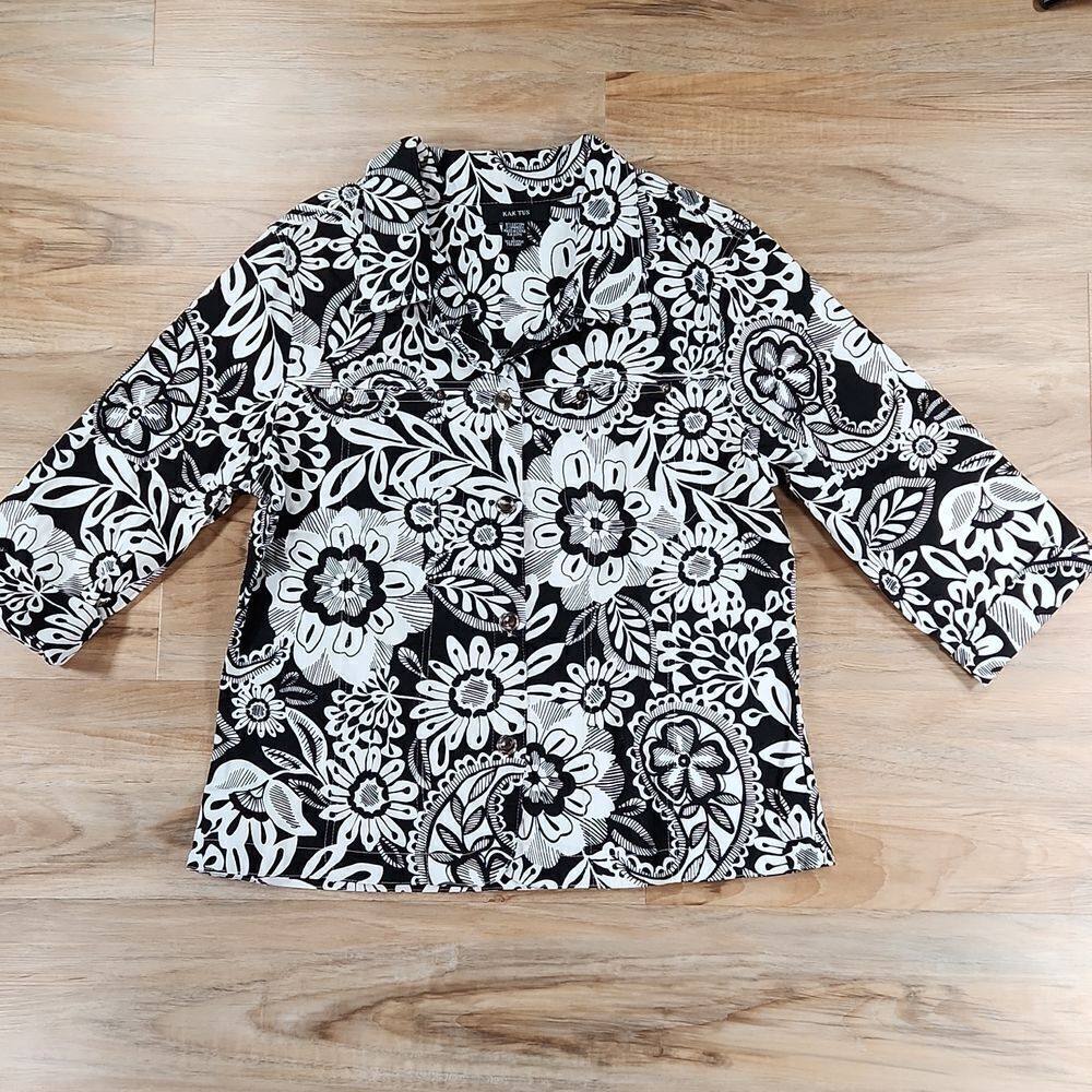 🔹️Kaktus Black & White Floral Print Jacket Large